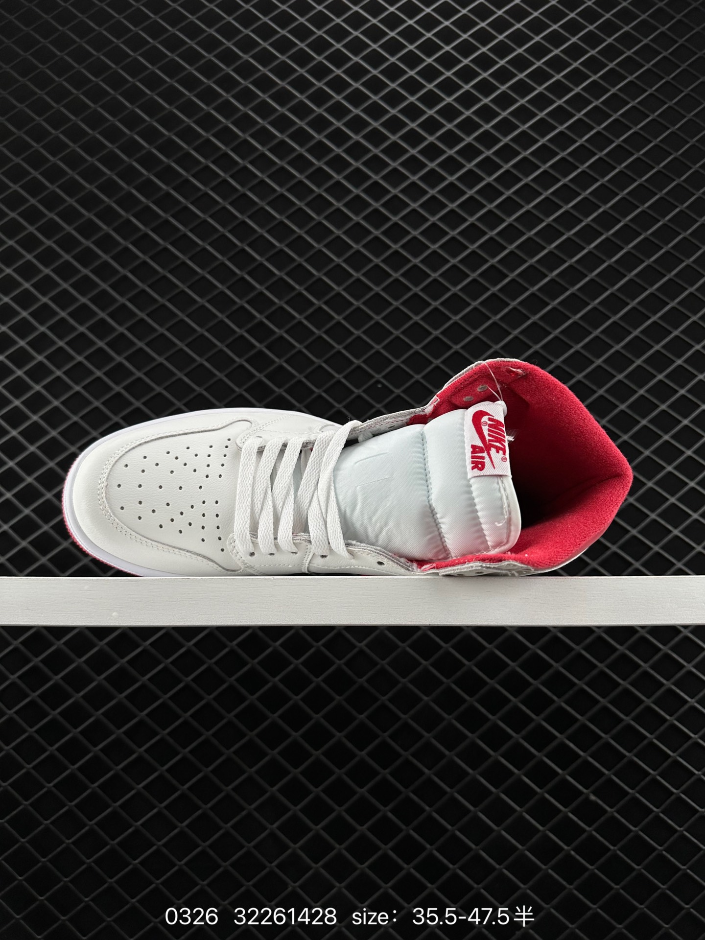 （NIKE）AIR JORDAN 1 MID